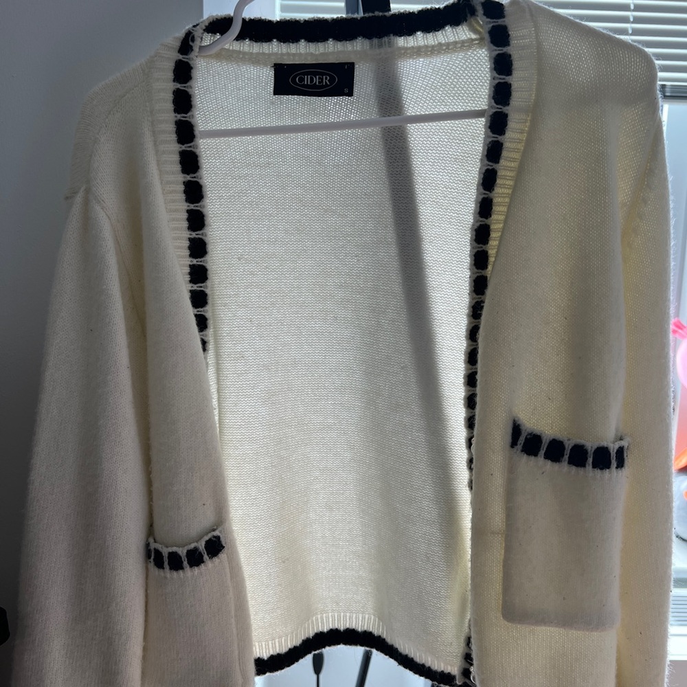Vintage white cardigan for the perfect classical European touch